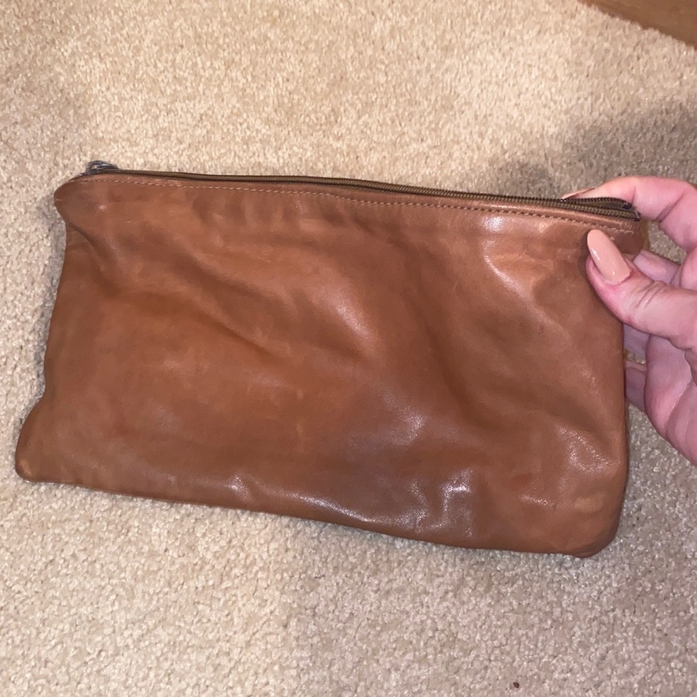 Tan clutch